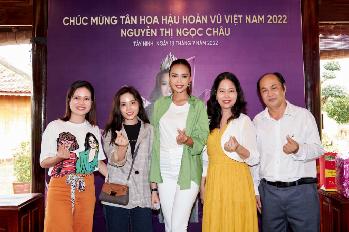 Hoa hậu Ngọc Châu hào hứng khám phá làng nghề bánh tráng và muối tôm - Đặc sản Tây Ninh