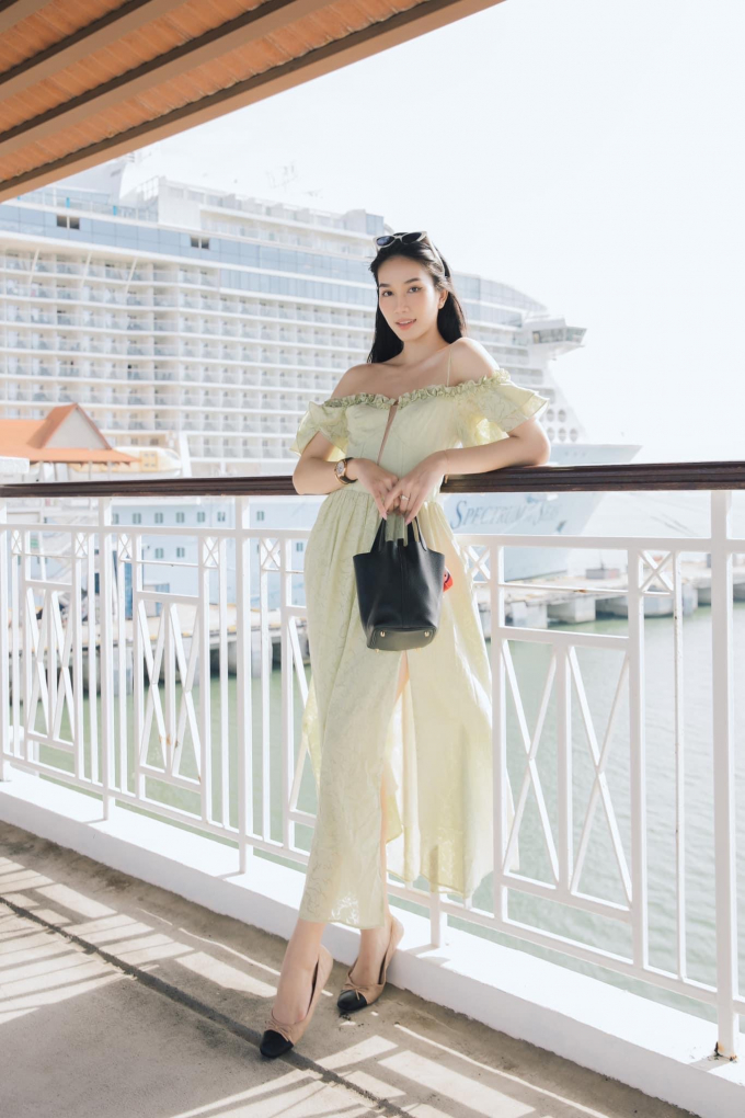 Á hậu Phương Anh diện bikini khoe vóc dáng nóng bỏng, fans trầm trồ vì danh tính photographer đặc biệt