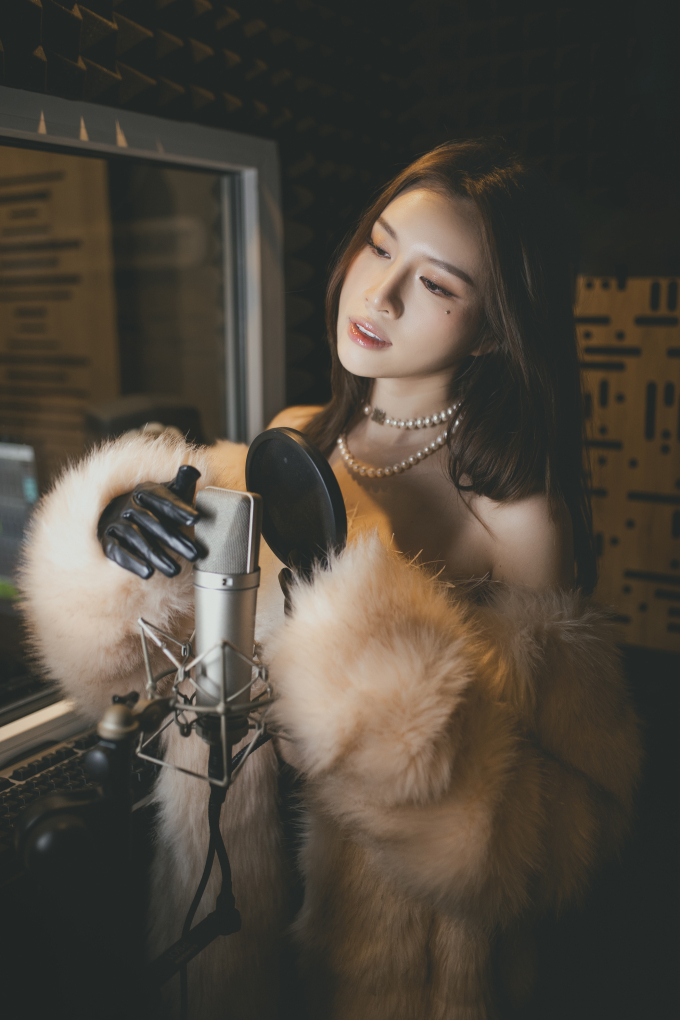 Fans ra sức năn nỉ, MC Thanh Thanh Huyền quyết không thi Miss Grand vì bận dấn thân làm ca sỹ