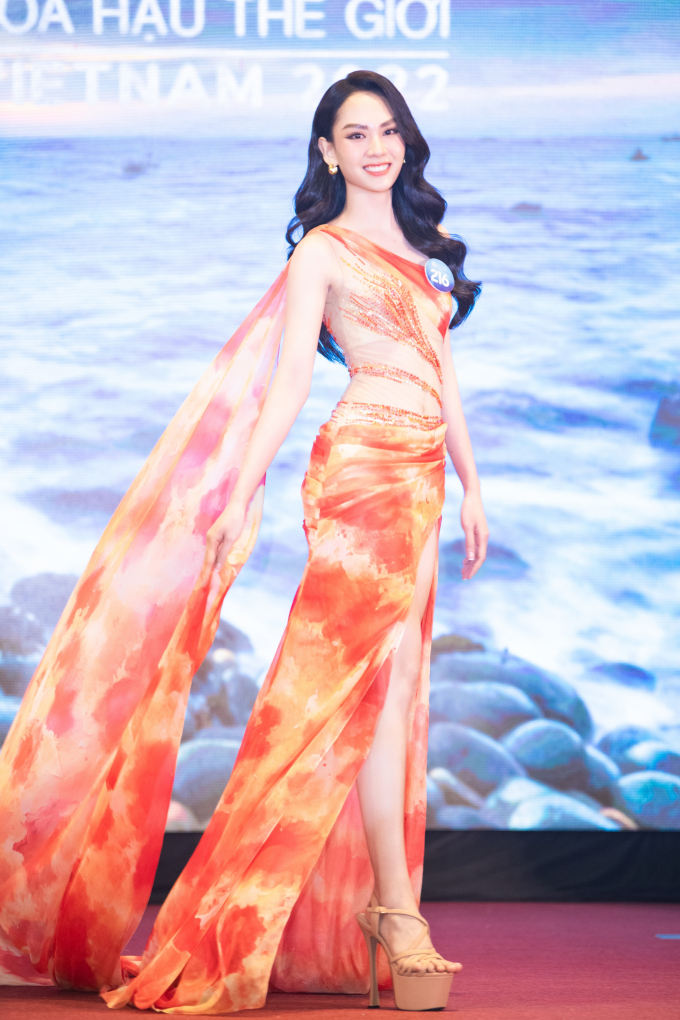 Nam Em tiếp tục khoe giọng hát, Top 38 Miss World Vietnam 2022 trình diễn dạ hội đầy sắc màu