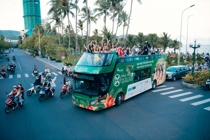 Vướng tranh cãi về màn diễu hành xôi thịt, lễ hội Street Carnival Miss World Vietnam có đáng bị chê tơi tả?