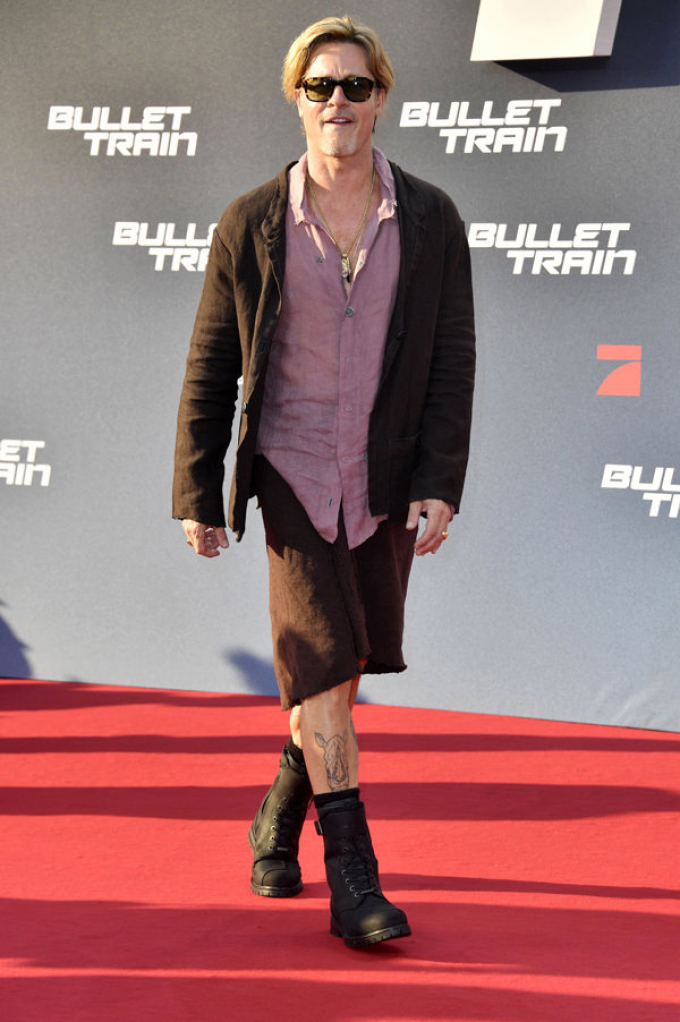 Tưởng đùa, ai ngờ Brad Pitt mặc váy tới thảm đỏ: sát thủ máu lạnh lại lầy đến thế!