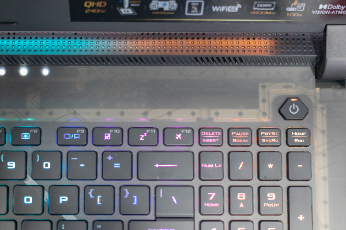 ROG Strix SCAR 17 SE: Laptop gaming mạnh nhất thế giới, giá sương sương 110 triệu đồng