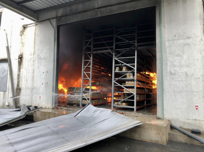 Bình Dương: Cháy rụi hơn 2.000 m2 nhà xưởng của Công ty Nippon Express VN