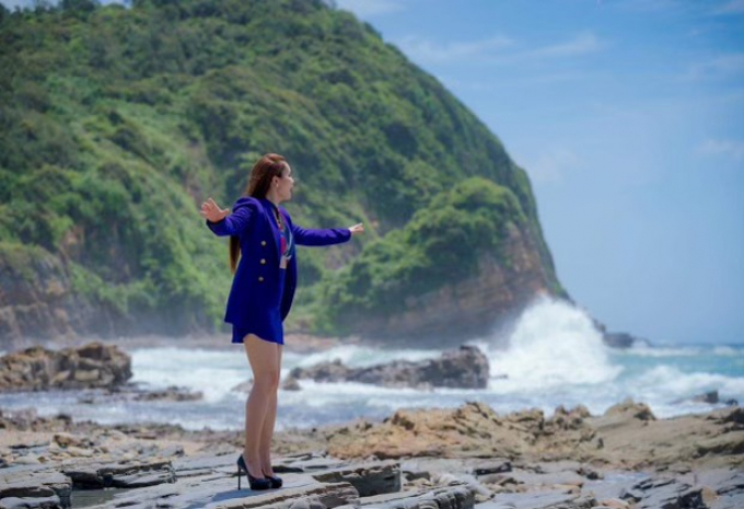 Có một Cô Tô đẹp siêu thực trong MV comeback của Nguyễn Ngọc Anh