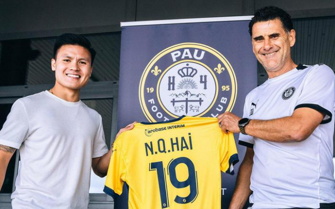 HLV Pau FC phát thông điệp đặc biệt tới Quang Hải
