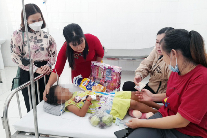 Vụ bé gái 7 tuổi nhiều vết thương ở Bình Phước: Bắt tạm giam cha dượng