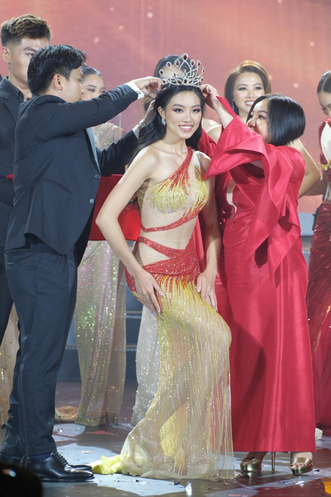 Người đẹp Phú Thọ thuộc team Minh Tú - Đoàn Thu Thủy đăng quang Hoa hậu Thể thao Việt Nam 2022