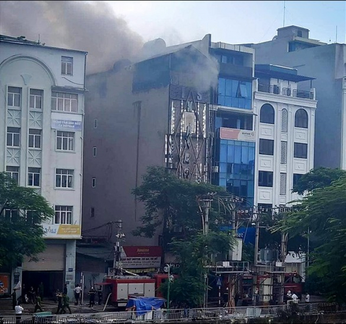 3 chiến sĩ cảnh sát hy sinh khi chữa cháy quán karaoke 5 tầng ở Hà Nội