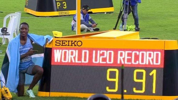 Truyền nhân của Usain Bolt cà khịa đối thủ vẫn lập kỷ lục thế giới