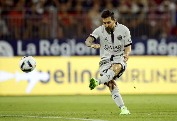 VIDEO: Messi lập siêu phẩm khiến đối thủ ngả mũ thán phục
