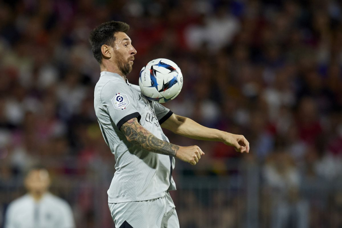 VIDEO: Messi lập siêu phẩm khiến đối thủ ngả mũ thán phục