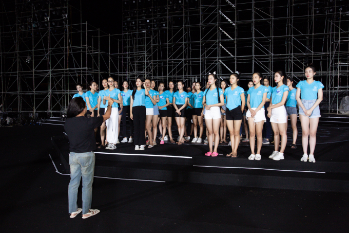 Dàn thí sinh Miss World Vietnam 2022 chăm chỉ tập luyện, sẵn sàng bùng nổ trong đêm chung kết