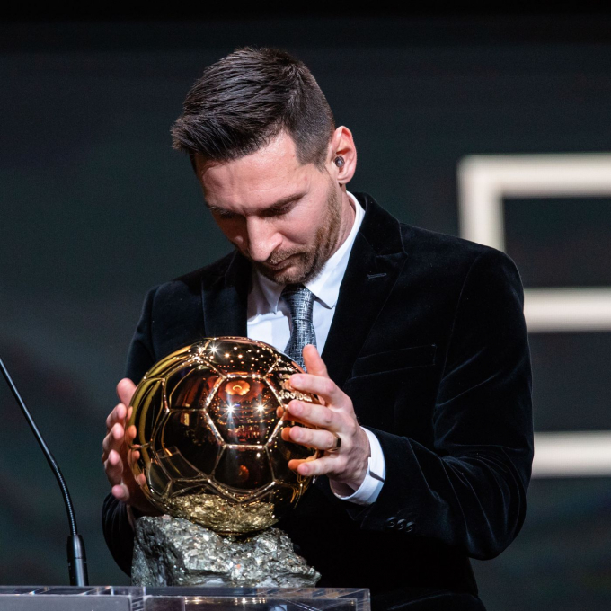 Messi bị loại sốc ở QBV 2022, Ronaldo không danh hiệu vẫn có tên