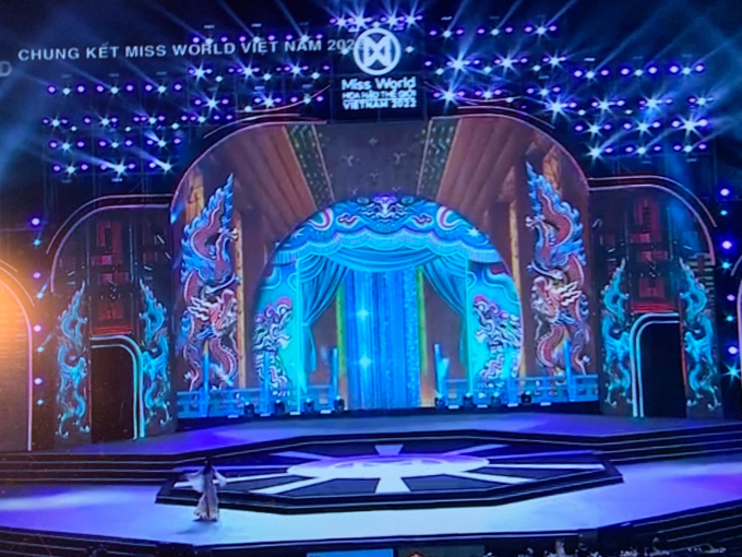 Miss World Vietnam bị tố ăn cắp thiết kế sân khấu ngay đêm chung kết