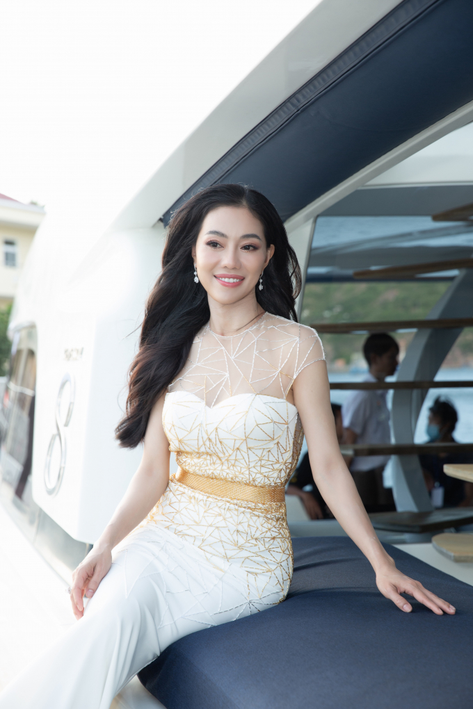 Miss Grand Thùy Tiên đón tuổi mới trên du thuyền triệu đô, khách mời toàn hoa hậu Việt Nam, quốc tế đình đám