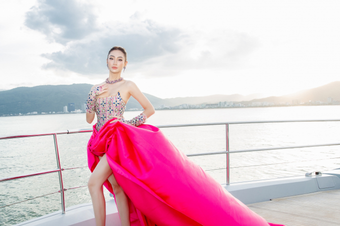 Miss Grand Thùy Tiên đón tuổi mới trên du thuyền triệu đô, khách mời toàn hoa hậu Việt Nam, quốc tế đình đám
