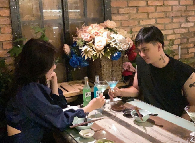 Hoài Lâm đăng ảnh cùng bạn gái, nhưng chi tiết về ngày tháng khiến fan lo lắng