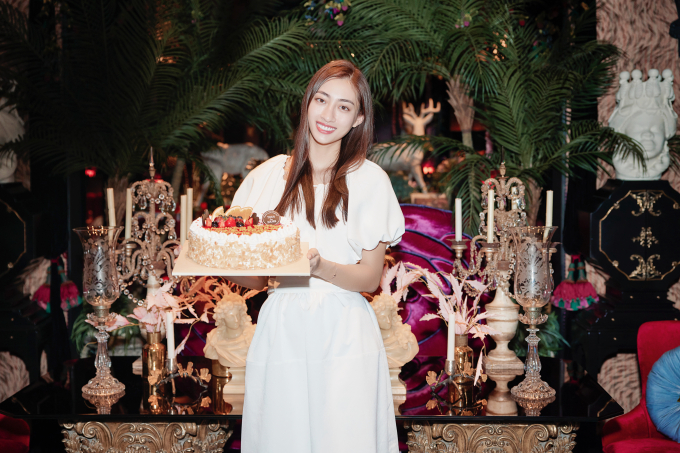 Bà trùm Hoa hậu Phạm Kim Dung “chơi lớn”, tặng xế hộp cho Lương Thùy Linh trong sinh nhật đầu tiên sau khi kết thúc nhiệm kỳ