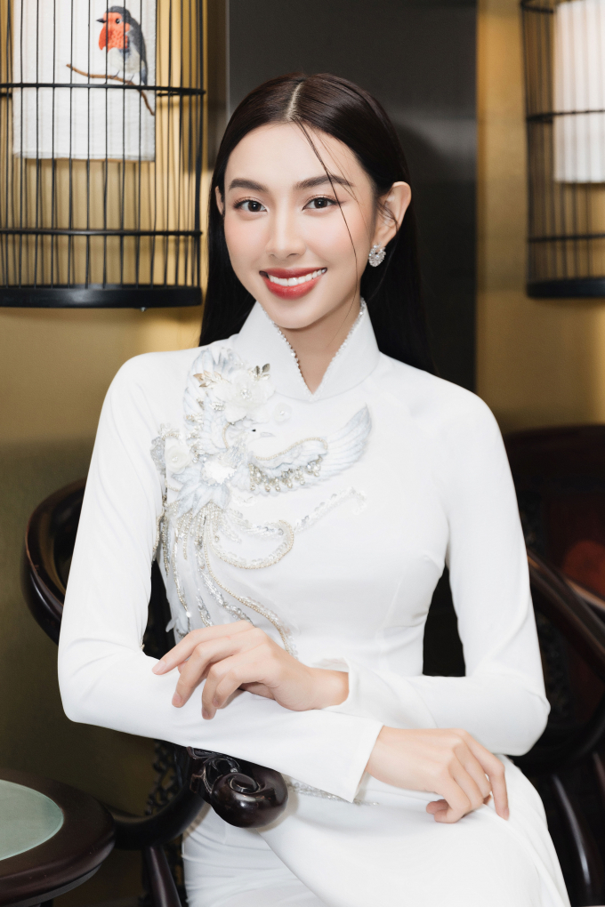 Thùy Tiên diện áo dài duyên dáng, đảm nhận vai trò đại sứ truyền thông hội chợ du lịch quốc tế TPHCM