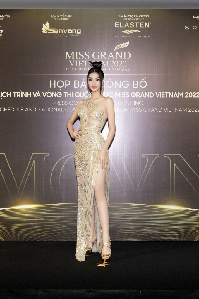 Lâm Bích Tuyền diện thiết kế rực lửa của NTK Linh San, nổi bần bật trên thảm đỏ Miss Grand Vietnam