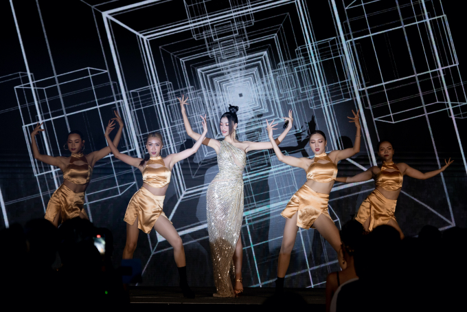 Hoa hậu Mai Phương cùng Lona Kiều Loan tái hiện màn song ca truyền cảm hứng Give Me A Chance