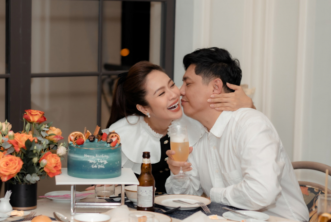 Được chồng tổ chức sinh nhật bất ngờ, Thanh Thúy tung bộ ảnh đẹp như tranh, khoe hạnh phúc bên gia đình nhỏ