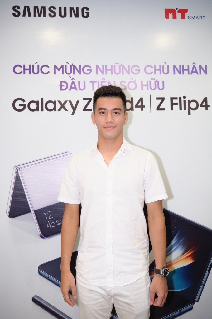 Trường Giang, Khả Như cùng nhiều sao Việt tụ hội tại MT Smart trong sự kiện mở bán Galaxy Z Fold4 và Z Flip4