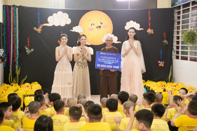 Ấm lòng với những khoảnh khắc đẹp của Top 3 Miss World Vietnam 2022 trong chuyến đi từ thiện đầu tiên