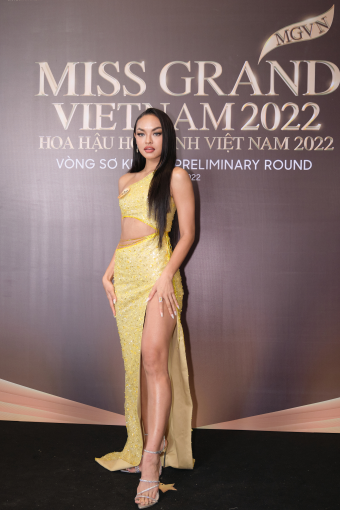 Mai Ngô lộ diện tại thảm đỏ Miss Grand Vietnam, một mình một cõi với lối trang điểm khó đụng hàng