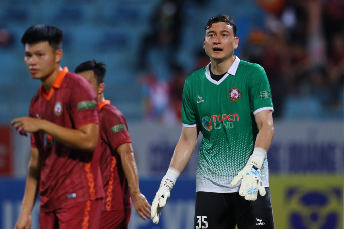 Hành động bất ngờ của Đặng Văn Lâm sau khi CLB Bình Định gây sốc ở V-League