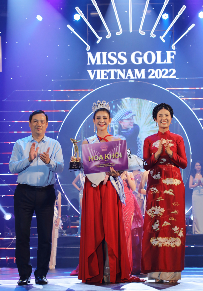 Á hậu Thùy Dung diện váy đính đá cầu kỳ, đẹp sắc sảo tại Miss Golf Vietnam 2022