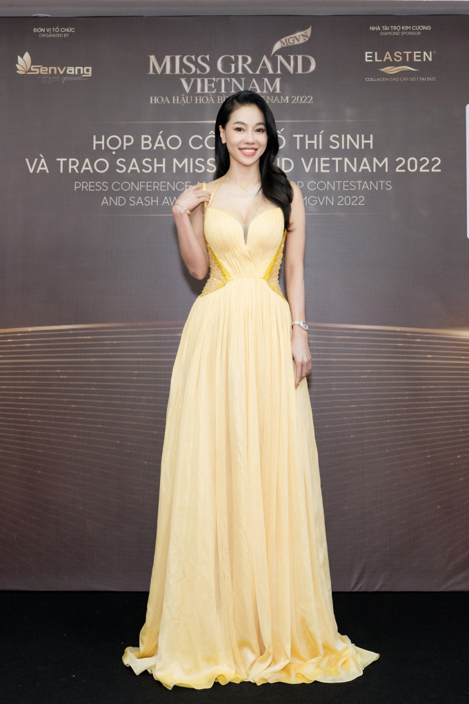 Thùy Tiên - Lương Thùy Linh khoe vai trần, Đỗ Hà diện váy xuyên thấu đọ sắc cùng dàn hoa hậu quốc tế