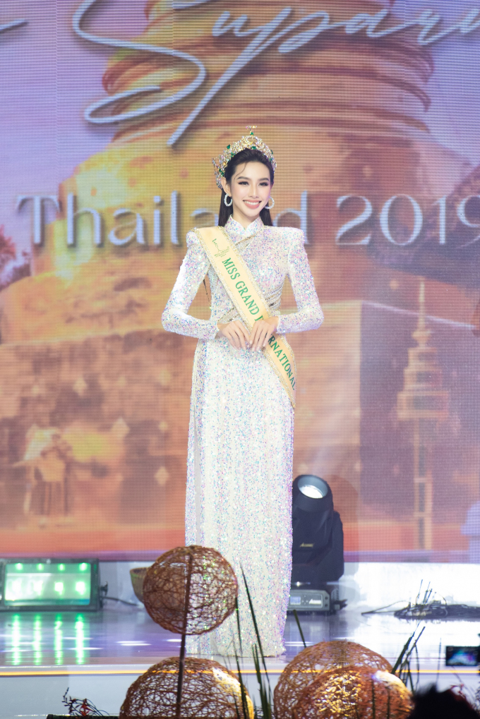 Miss Grand Thùy Tiên cùng 4 nàng hậu Đông Nam Á tỏa sáng tại đêm Gala “Tinh hoa gạo Việt”
