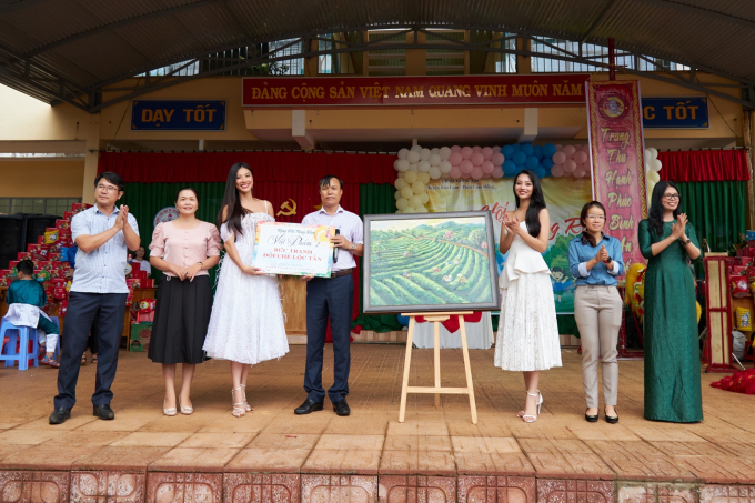 Á hậu Kim Duyên trao 400 phần quà và học bổng cho trẻ em khó khăn, mang Trung thu ấm cúng đến Lâm Đồng