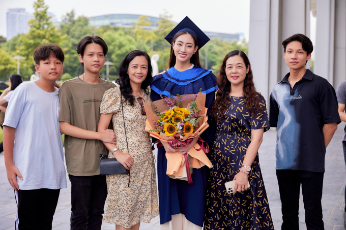 Lương Thùy Linh rạng rỡ ngày tốt nghiệp, chính thức trở thành cử nhân xuất sắc của Đại học Ngoại Thương