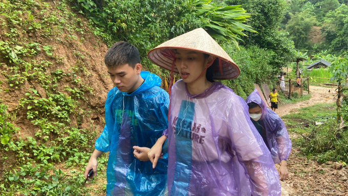 Sau khi được minh oan, hoa hậu Thùy Tiên vượt núi, dầm mưa làm thiện nguyện tại vùng cao