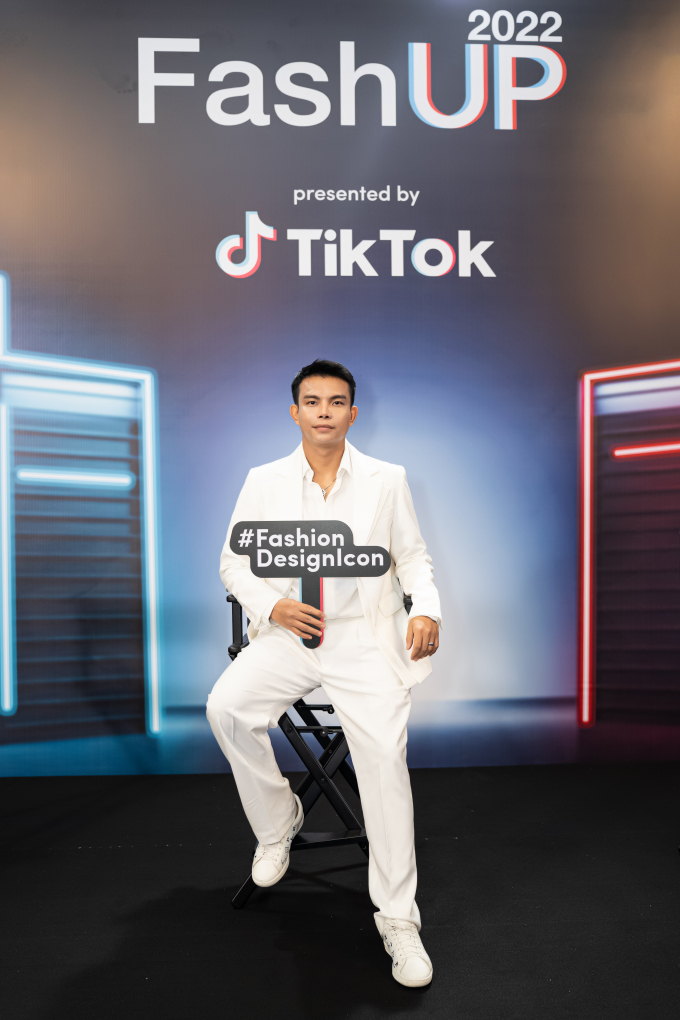 TikTok FashUP mùa 2 khởi động: Bộ ba giám khảo Nam Trung - Đỗ Long - Võ Hoàng Yến phủ trắng thảm đỏ