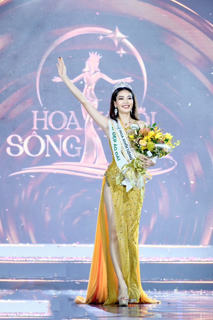 Người đẹp Long An - Huỳnh Đào Diễm Trinh đăng quang Hoa khôi Sông Vàm 2022