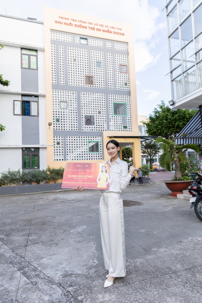 Á hậu Bảo Ngọc về thăm quê nhà, làm thiện nguyện trước khi lên đường chinh chiến Miss Intercontinental