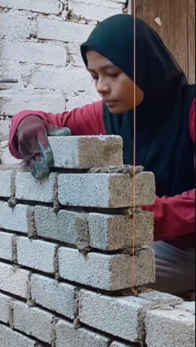 Đỉnh cao: Cô gái tự tay xây nhà một mình vì không đủ tiền thuê thợ, kết quả ngoài sức tưởng tượng