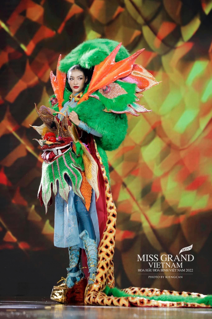 Mãn nhãn đêm thi National Costume của Miss Grand Vietnam: Mai Ngô diễn xuất thần, cứu cả trang phục