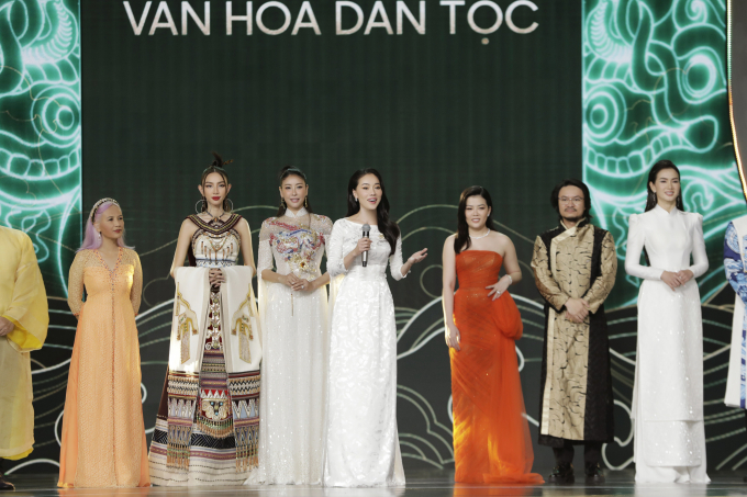 Miss Grand Vietnam 2022: Chế Nguyễn Quỳnh Châu kết show đầy hào hùng, Miss Ba Đình Bích Diệp hóa Thánh Gióng