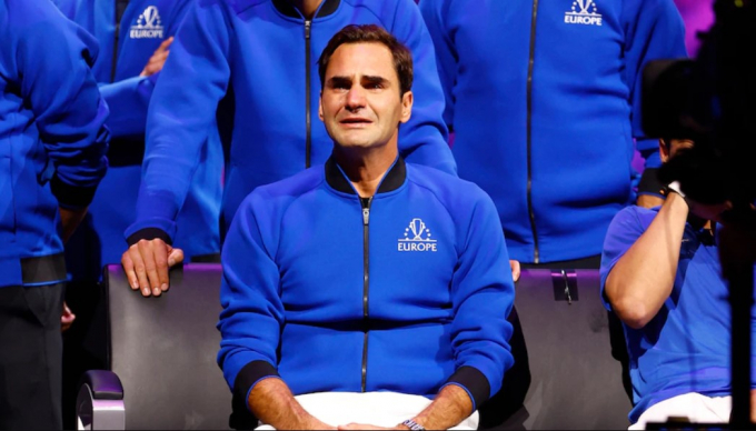 Roger Federer thua và khóc như mưa ở trận đấu cuối sự nghiệp