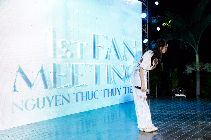 Fan meeting đầu tiên của Thùy Tiên quy tụ 1000 fan, bà trùm hoa hậu chơi lớn tặng vé đi xem Miss Grand