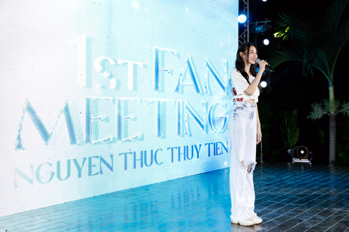 Fan meeting đầu tiên của Thùy Tiên quy tụ 1000 fan, bà trùm hoa hậu chơi lớn tặng vé đi xem Miss Grand