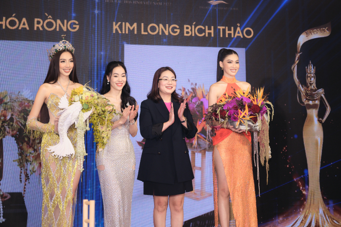 Á hậu Ngọc Thảo khoe võng lưng quyến rũ tại họp báo công bố vương miện Miss Grand Vietnam