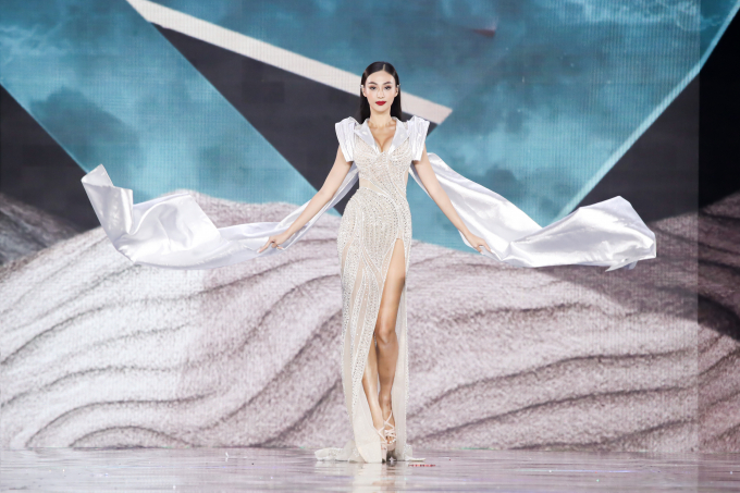 Top 50 Miss Grand Vietnam 2022 bung skill cực đỉnh với loạt trang phục dạ hội ấn tượng trong đêm Chung khảo