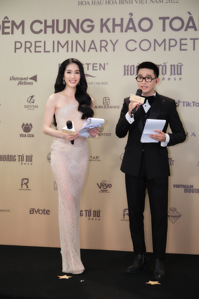 Á hậu Phương Anh diện váy dạ hội tinh xảo của NTK Lê Long Dũng: Làm MC nhưng chuẩn style Miss International