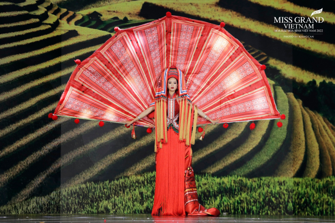 Lộ diện trang phục dân tộc của á hậu Bảo Ngọc tại Miss Intercontinental: Cô Em Dao Đỏ rực sáng tại Ai Cập